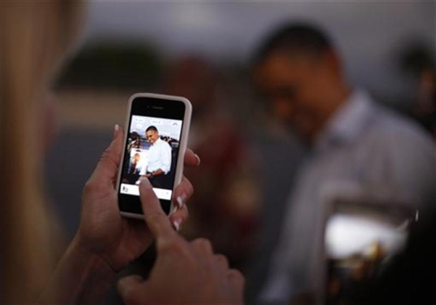Obama campaign to start accepting text message donations Obama campaign to start accepting text message donations