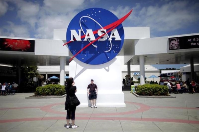 NASA tests 3D printed rocket engine component NASA tests 3D printed rocket engine component