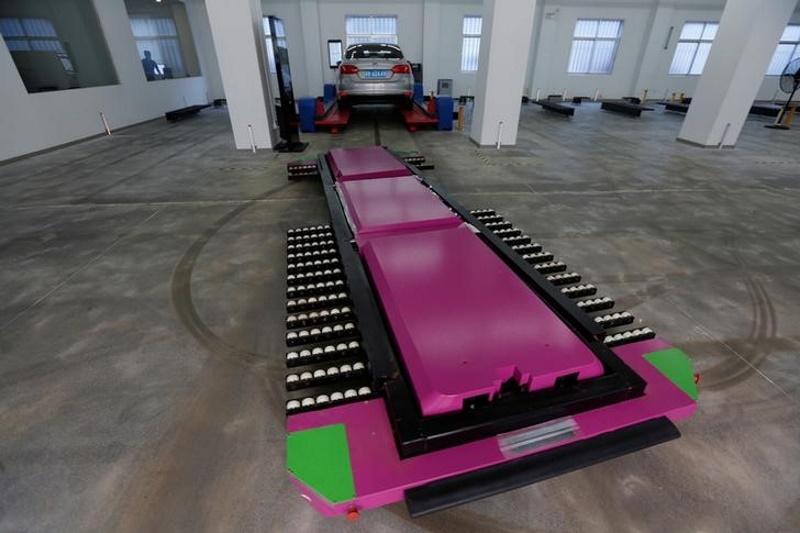Geta Load of This, Chinese Robot Parks Your Car for You