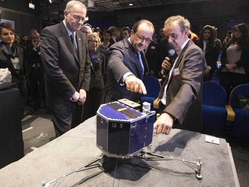 Rosetta Comet Orbiter Comes Back After 'Dramatic' Silence