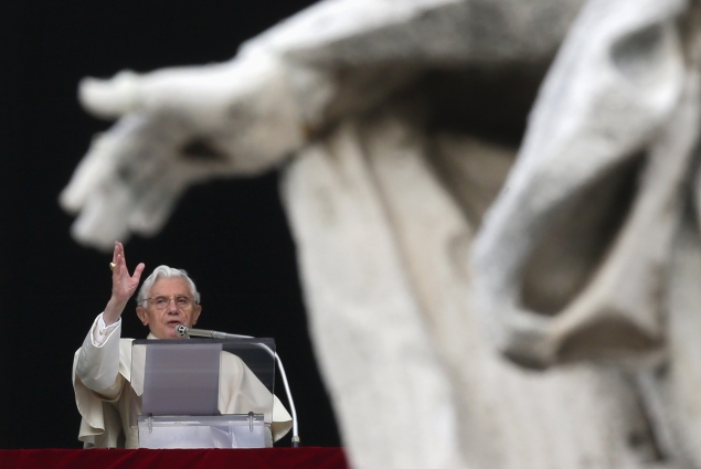 Pope turns to Twitter, new allies to battle for faith issues
