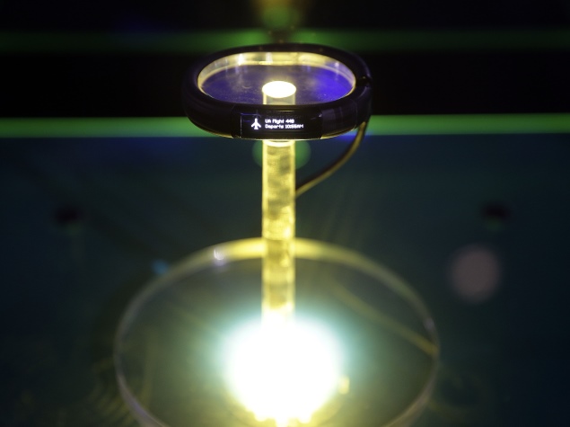 Razer unveils 'Nabu' smart wristband with gesture controls at CES 2014