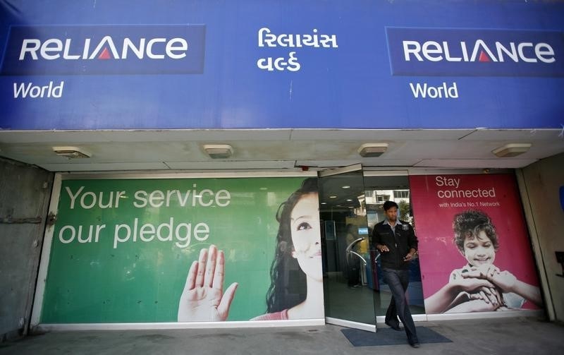 TRAI Directs RCom to Refund Unspent Balance of Mobile Customers