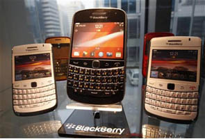 US federal agency to shift 17,600 employees from BlackBerry to iPhone