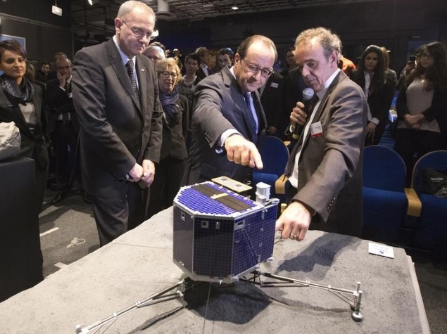 Philae Space Probe Thought Lost Wakes in Comet's Shadows