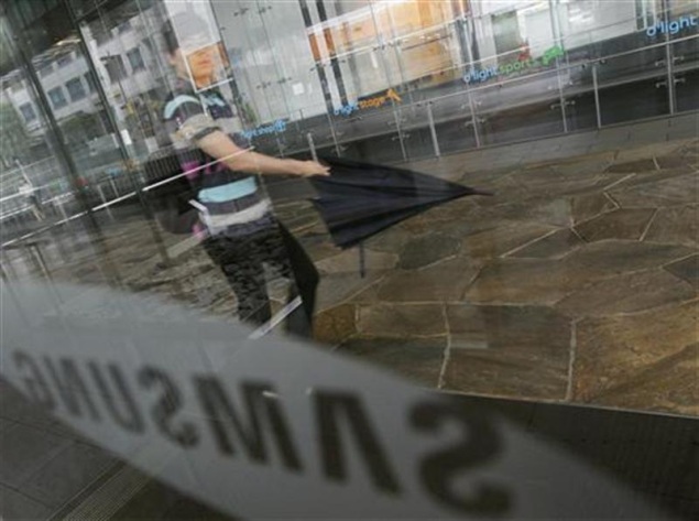 Samsung shares hit seven-week low on worries of slowing growth