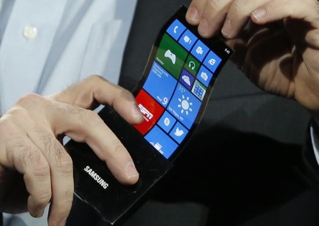 Bendable, wearable phones and cameras closer to reality