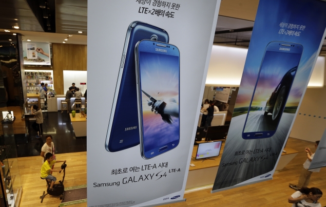 Samsung posts record profit; mobile growth dips