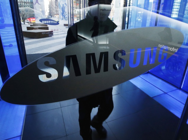 Samsung Electronics Tips First Annual Profit Fall in 3 Years