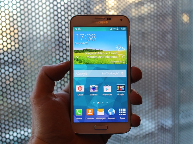 Samsung Galaxy S5 pictured before launch; specs, fingerprint scanner 'confirmed'