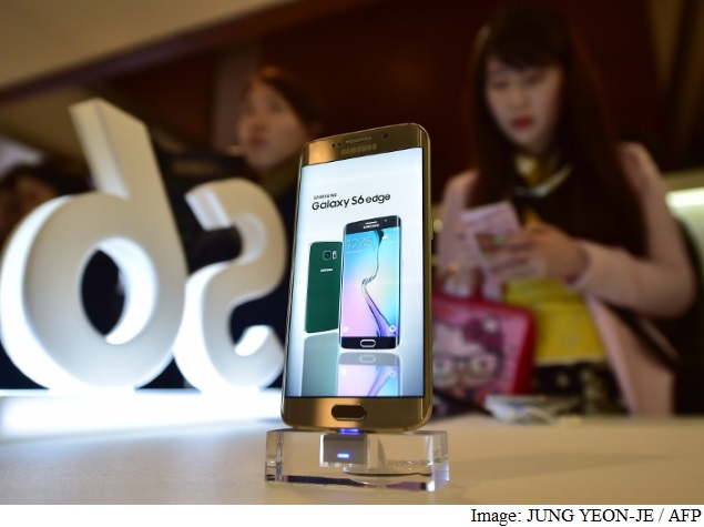 Apple, Samsung Clash With Friday Rollout of New Products