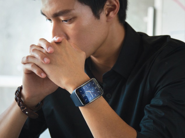 Samsung Gear S Smartwatch Can Make Calls Without a Phone Nearby
