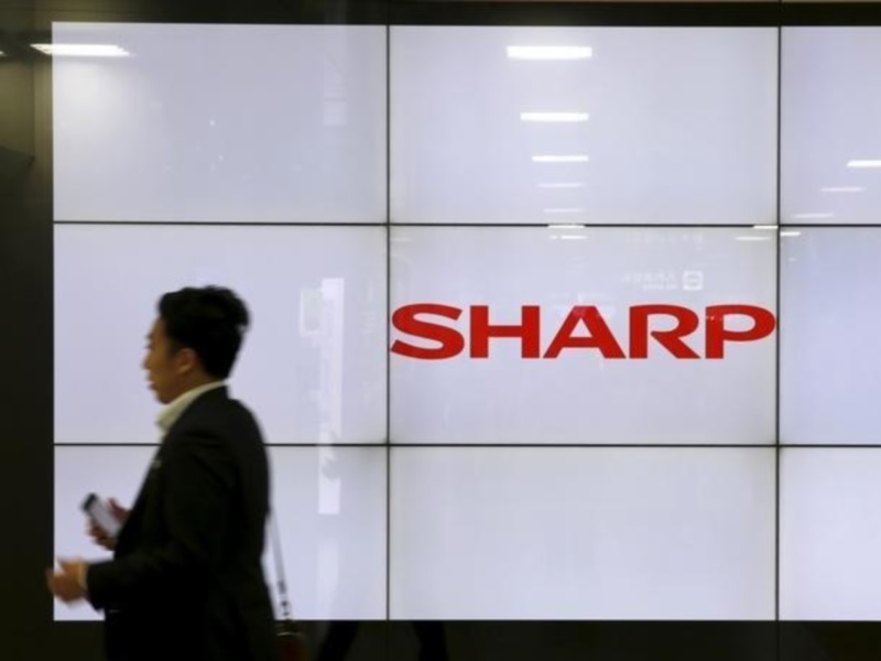 Sharp Posts Big Loss on Smartphone Downturn, Restructuring Costs