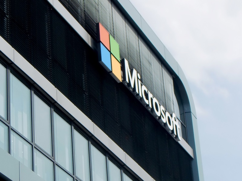 Microsoft Pledges $1-Billion Cloud Computing Donation