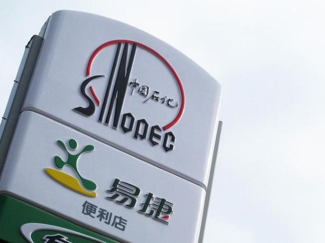 Sinopec Teams Up With Tencent in Retail Ahead of Stake Sale