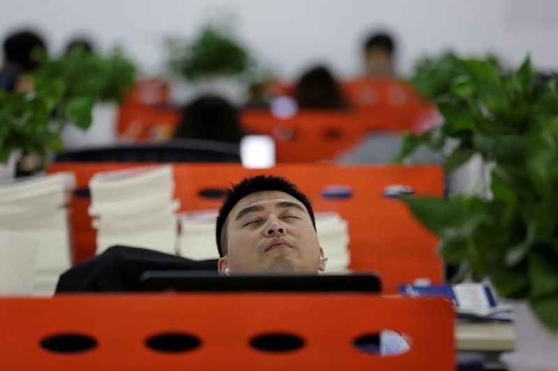 China Tech Workers Asleep on the Job - With the Boss's Blessing