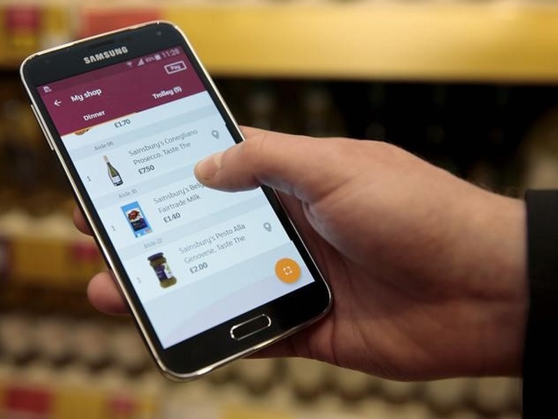 US Retailers Give Shoppers New Reasons to Use Smartphones in Stores