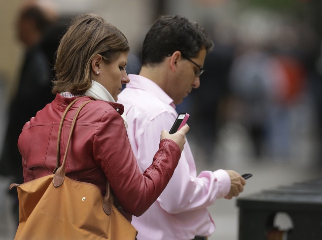 SMS and Chat Have Killed Letter Writing, Claims Email's Inventor SMS and Chat Have Killed Letter Writing, Claims Email's Inventor