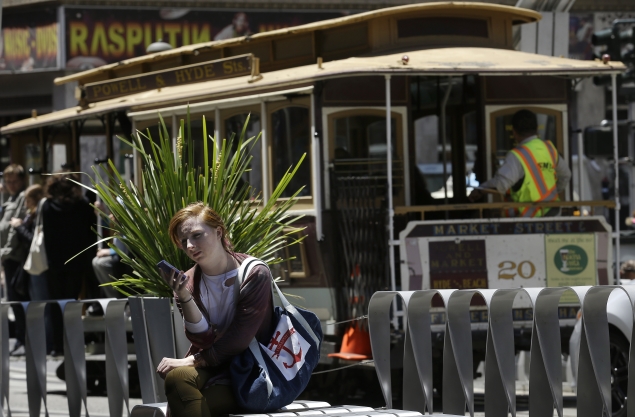 Forgotten by telecoms, Mexico town runs cell service