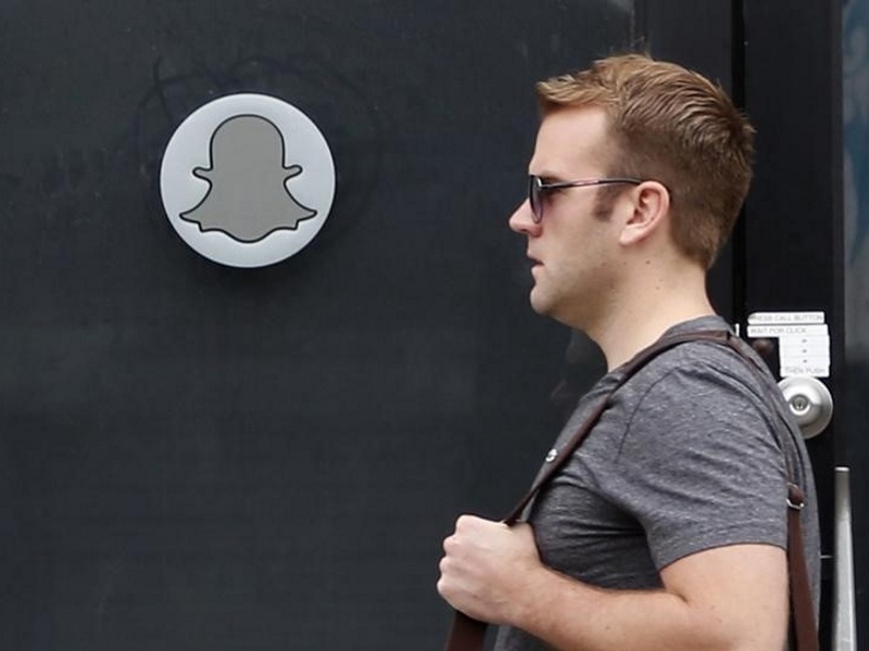 Snapchat Users Happier Than Facebook Loyalists: Study