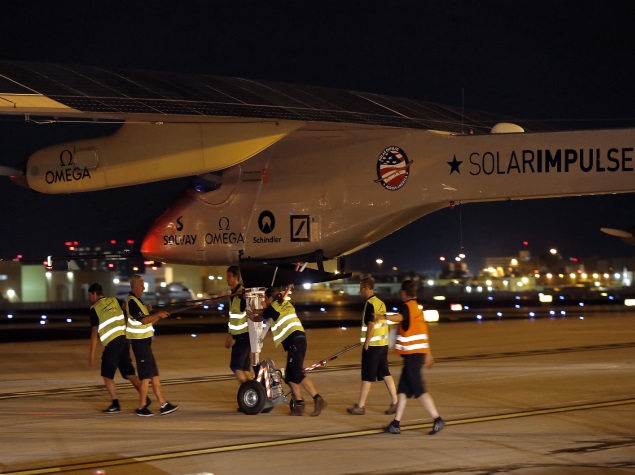 Yoga, Hypnosis Prop Up Solar-Powered Plane Pilots