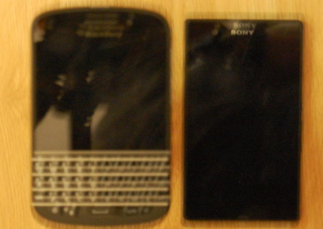 Purported images of Sony Xperia Honami mini pictured alongside BlackBerry Q10 surface online