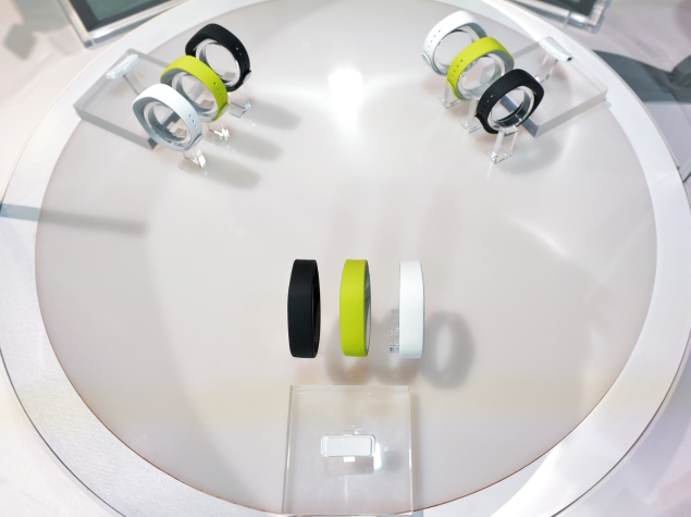 Sony expands wearable device lineup, unveils SmartBand wristband at CES 2014