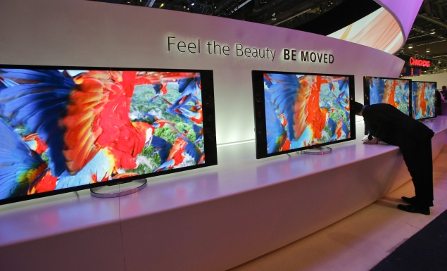 Sony wooing consumers for its big TVs by offering downloadable ultra-HD content