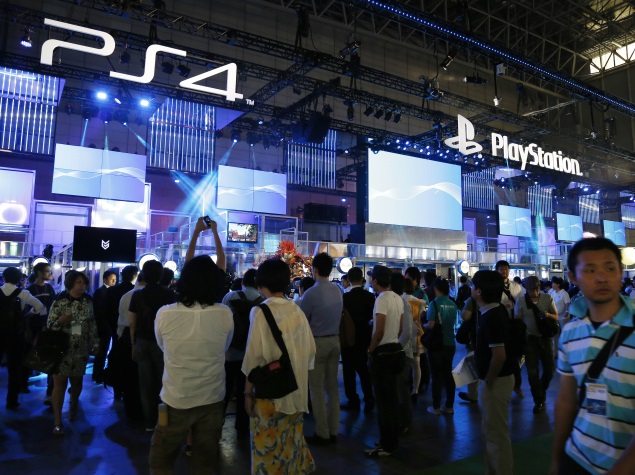 PlayStation 4 and Xbox One Butt Heads at Hong Kong's Ani-Com Expo