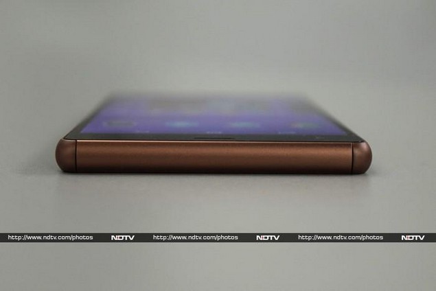 sony_xperia_z3_bottom_ndtv.jpg