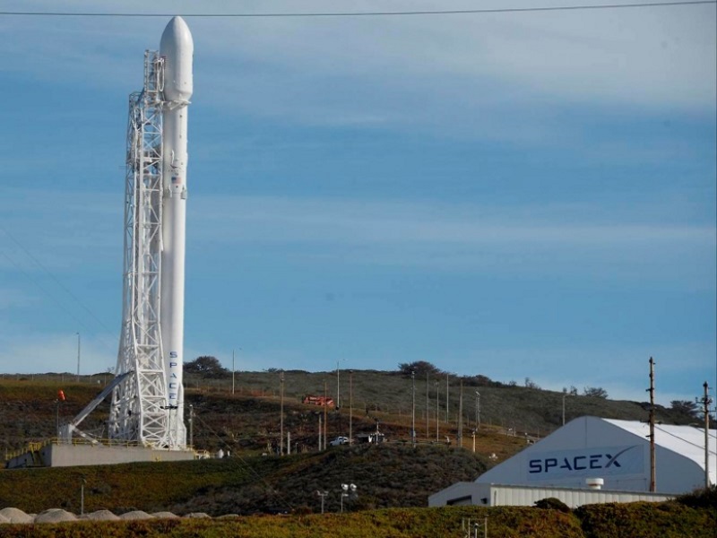 SpaceX Delays Launch, Ocean-Landing Try Due to Technical Issue