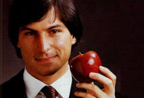 steve-jobs-red-apple.jpeg