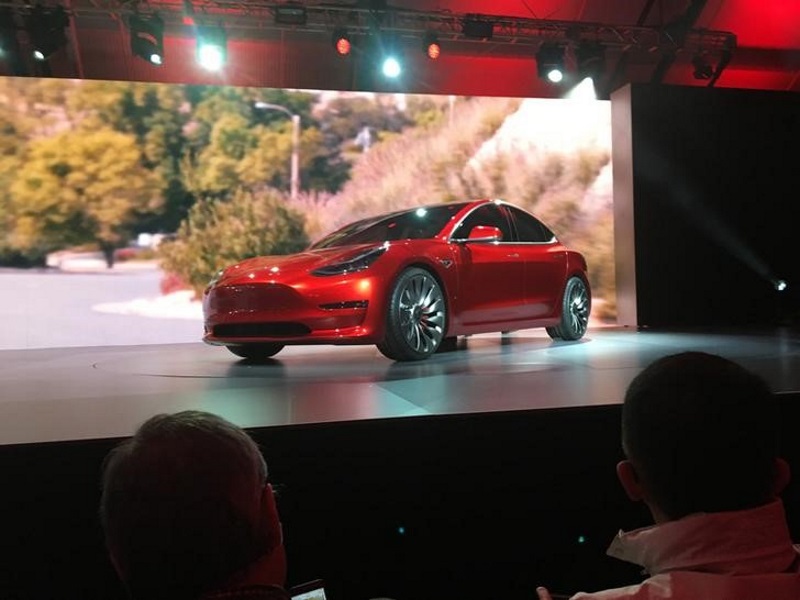 Tesla Puts Pedal to the Metal; 500,000 Cars Planned in 2018