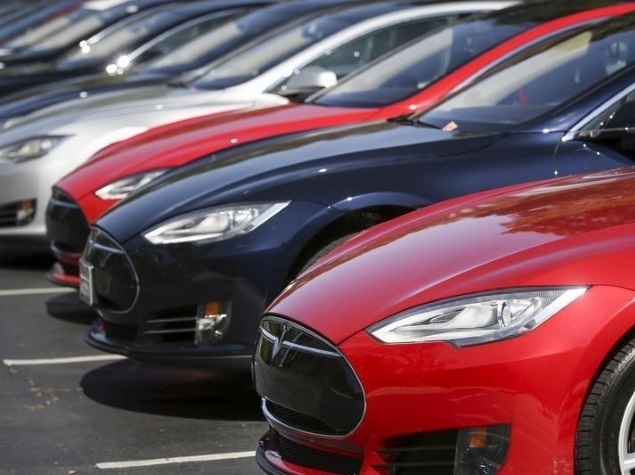 Tesla Driver Involved In Minnesota Crash Is Not Blaming The Autopilot System