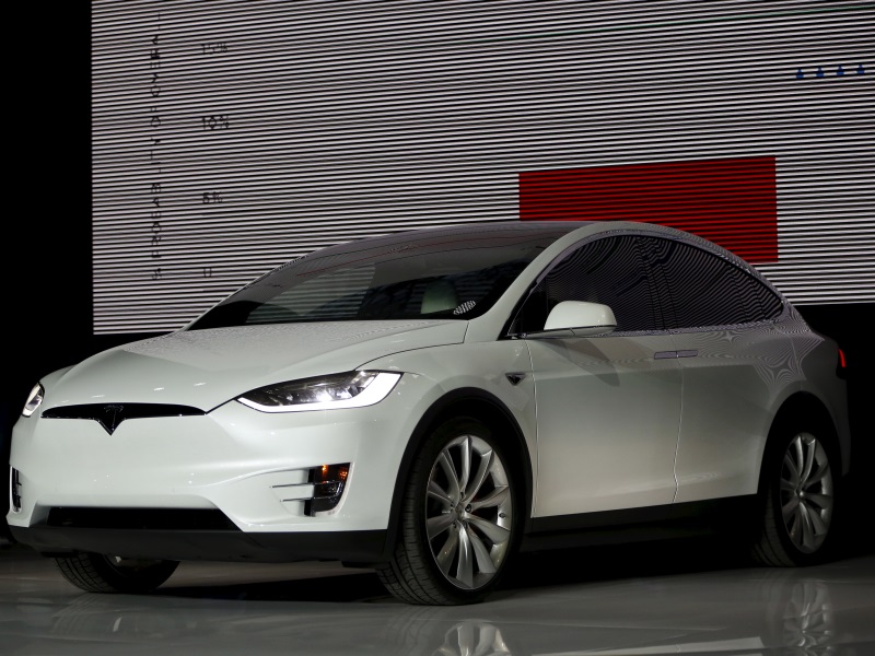 Tesla Delivers Model X Electric SUV to Take on Luxury Carmakers
