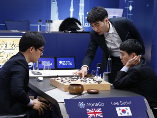 Rise of the Machines: Keep an Eye on AI, Say Experts