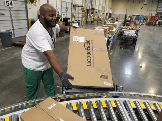 Amazon Flex: Retailer's Uber-Like Effort to Bring You Packages