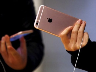 US Sought Data From 15 Apple iPhones in Last Four Months