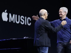 Apple Aims to Become Online Music Powerhouse