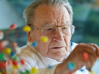 Artur Fischer, Inventor With More Patents Than Edison, Dies at 96