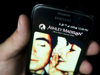 People Suing Ashley Madison for Last Year&#039;s Hack Can&#039;t Be Anonymous, Judge Rules