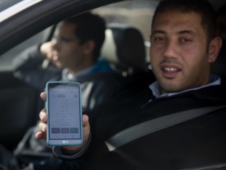 New Apps Help Palestinians Navigate Israeli Checkpoints