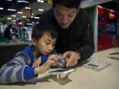 Chinese Phone Upstarts Sell With Personality, Not Product