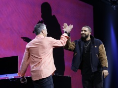 Apple&#039;s New Musical Faces - Drake and the Weeknd