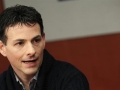 Hedge fund manager Einhorn takes Apple campaign to shareholders