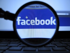 US Officials Checking Facebook Profiles Of Immigrants: Report