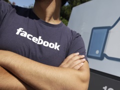 Facebook Says About 745 Million People Log On Daily From Mobile Phones