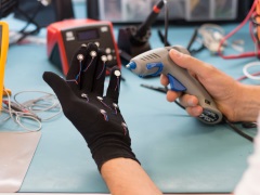 New Gloves to Let Users 'Feel' Virtual Reality