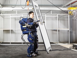 Hyundai Unveils Wearable Robot