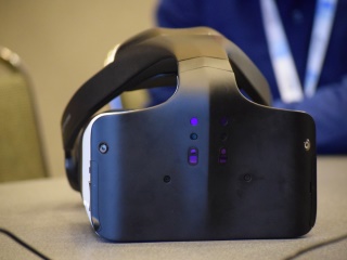 Intel Announces Project Alloy &#039;Merged Reality&#039; Headset; Microsoft to Release Holographic Display Support for Windows 10